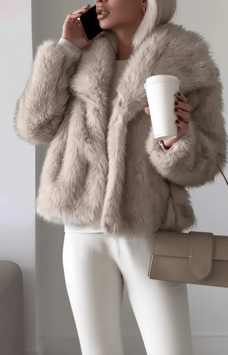 IVELLA – Women’s Faux Fur Jacket with Laid-Back Chic Appeal | Turnna